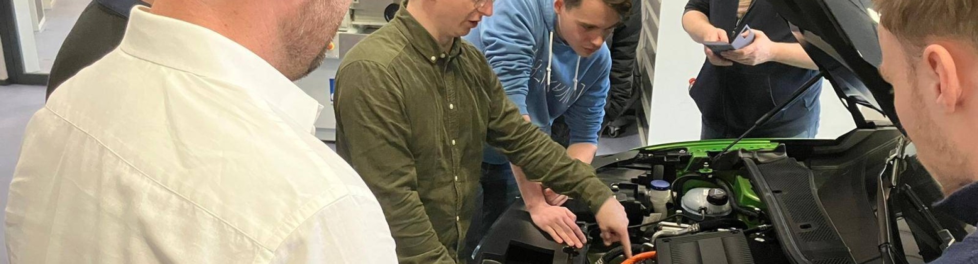 Studenten Engineering en Automotive zijn ontwikkelaars in het verbeteren van elektrische voertuigen.