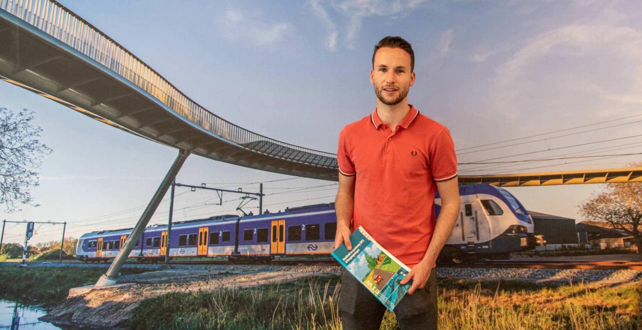 Stijn Wijers met Handboek Wegontwerp 2013 Erftoegangswegen.