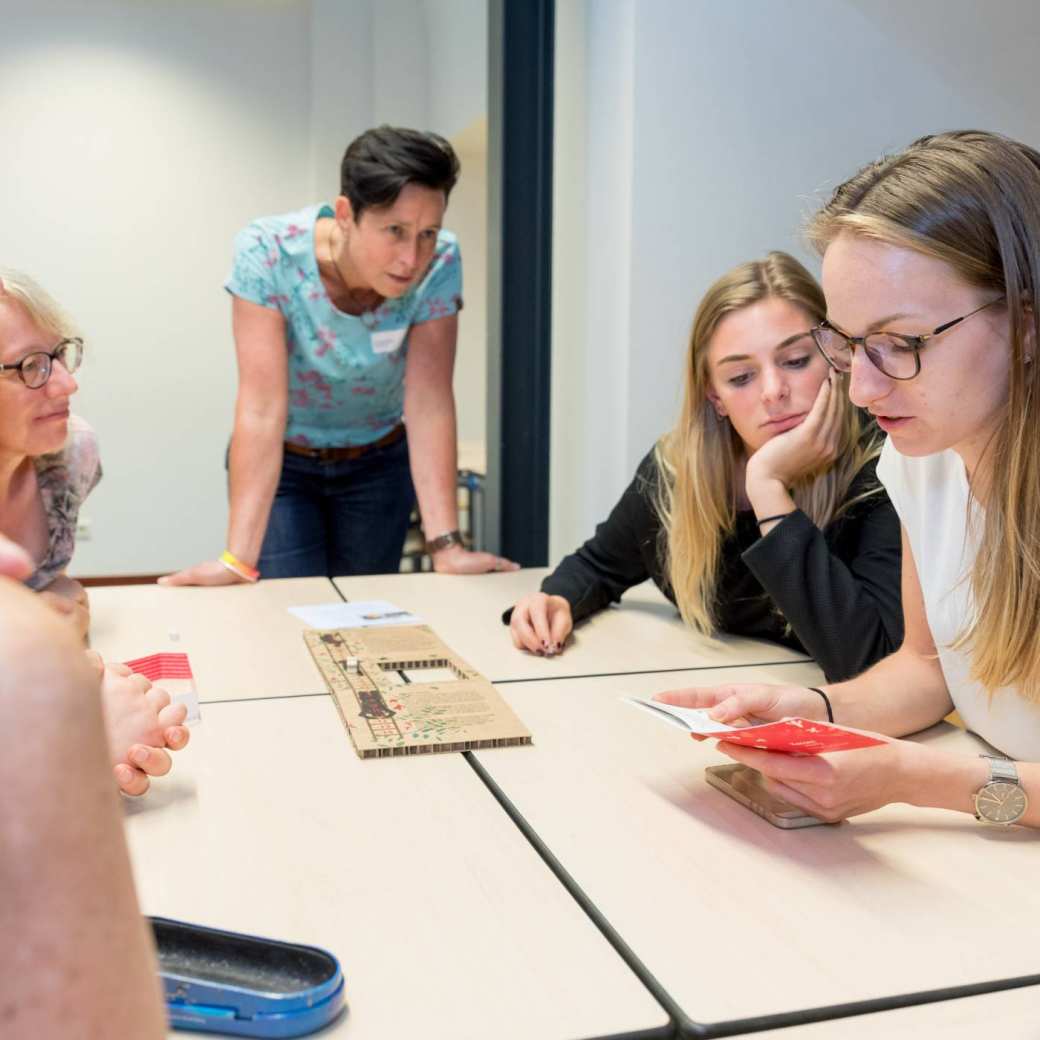 symposium-sessie-kansen-keren-studenten-in gesprek-met-carinda-frontaal