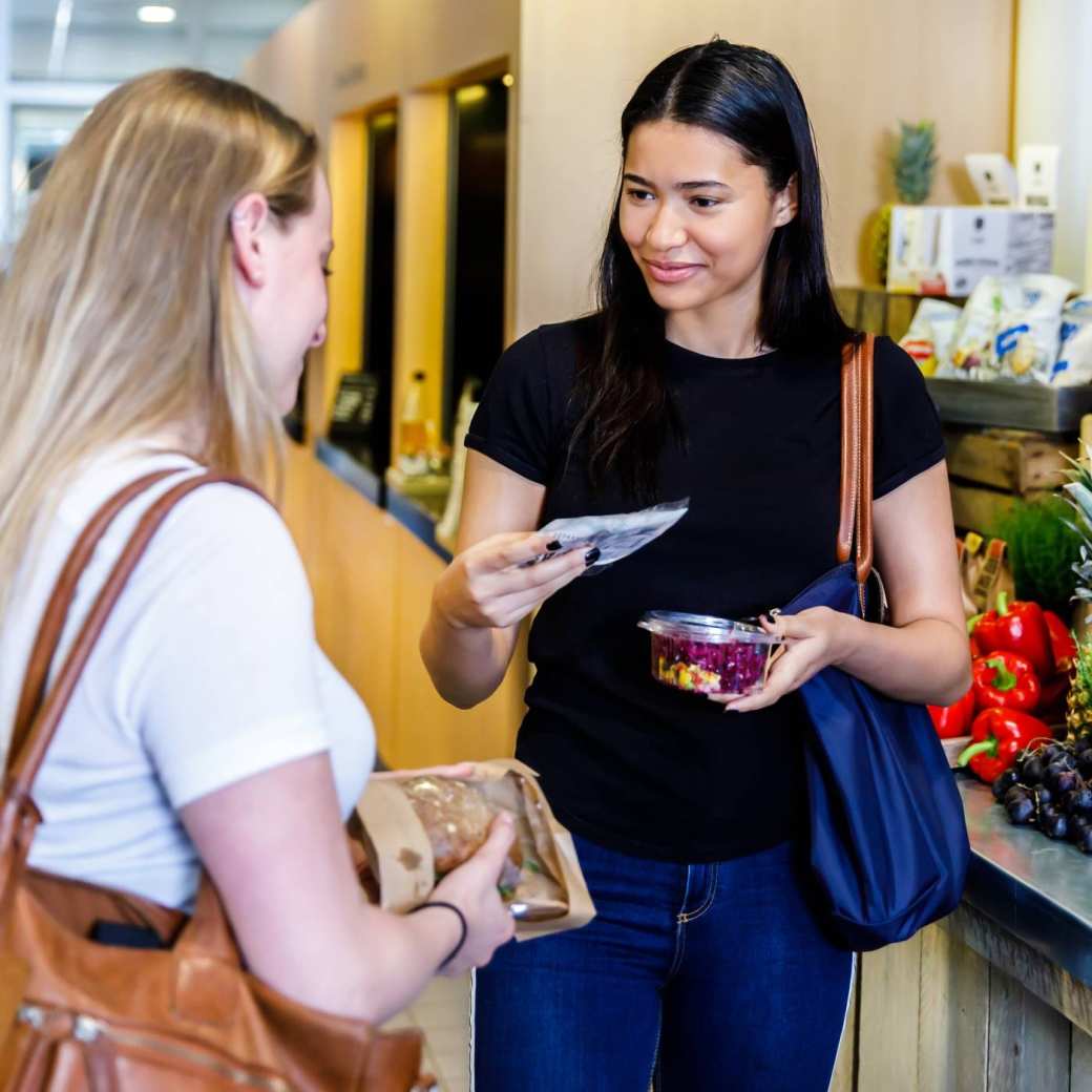 studenten praten over gezonde voeding