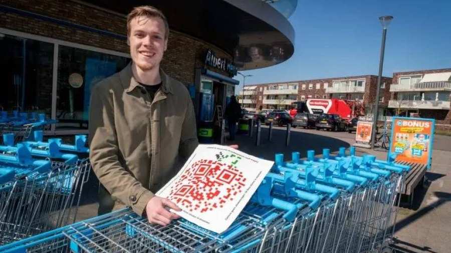 GÃ© Custers bij winkelwagen met QR code - TechGelderland