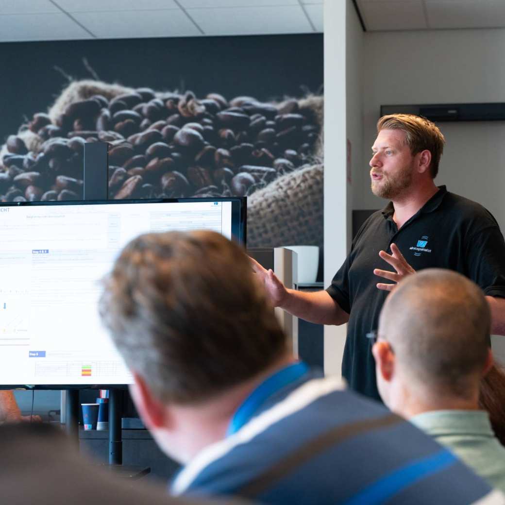 Presentatie van verbeterproject tijdens de werkplaats Lean en Continu Verbeteren bij VB Airsuspension