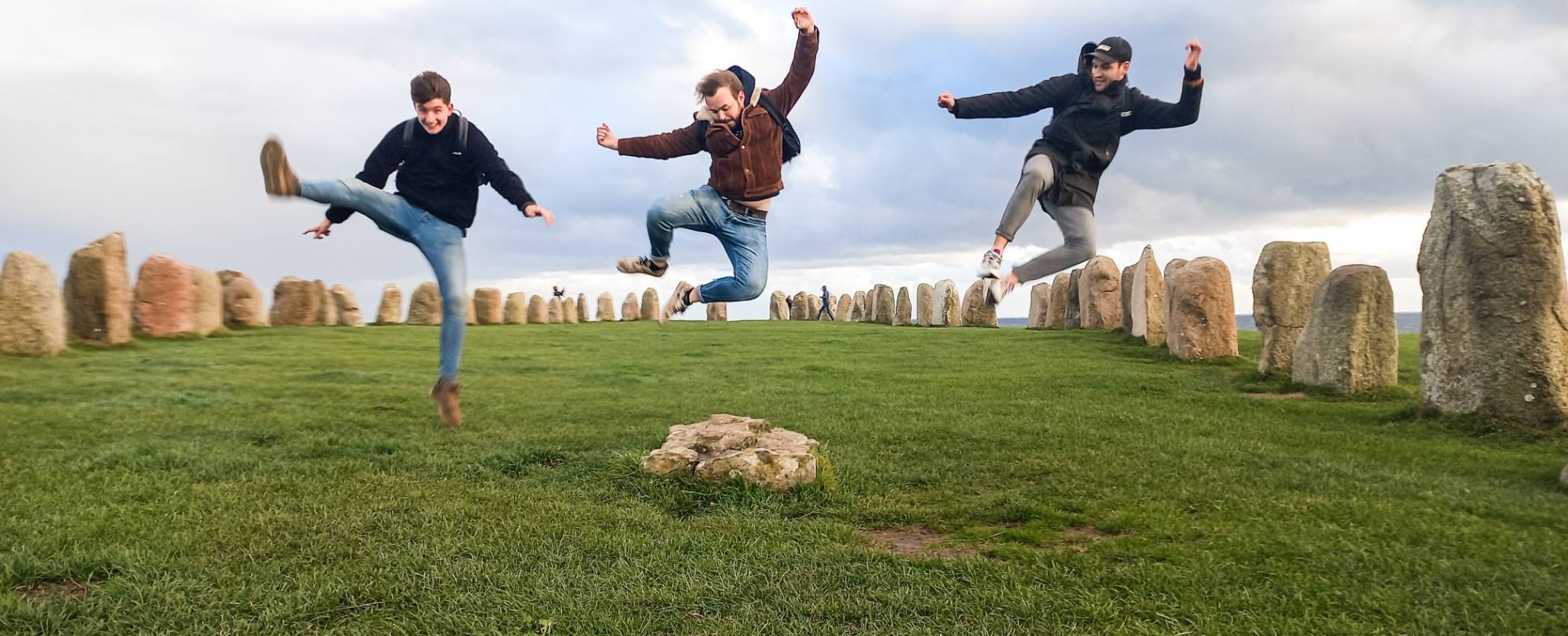 Springende studenten minor Stad en Land in Zweden (Ales Stenar)