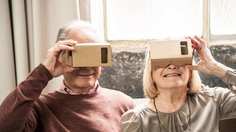 Health oudere mensen virtual reality bril