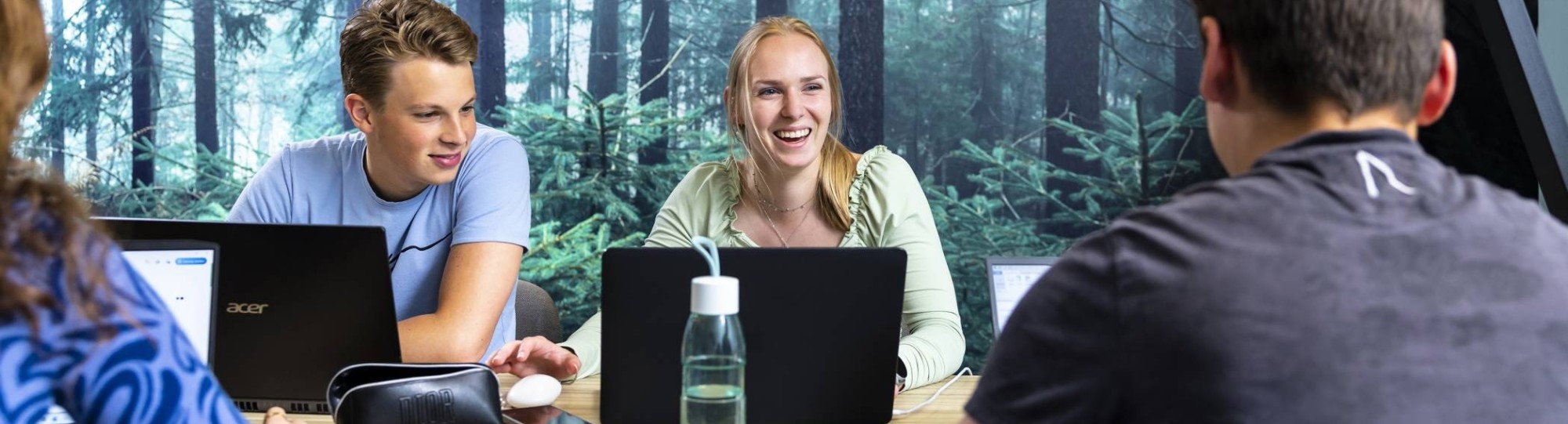 Studenten Bouwkunde en Civiele Techniek samen aan het werk