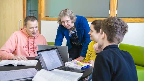 Masterstudenten aan het werk op de HAN.