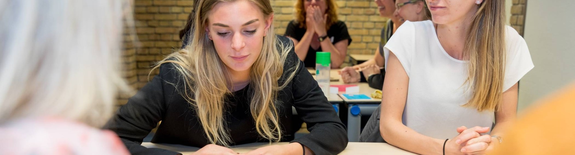 Samen het gesprek aangaan tijdens het dialoogcafé