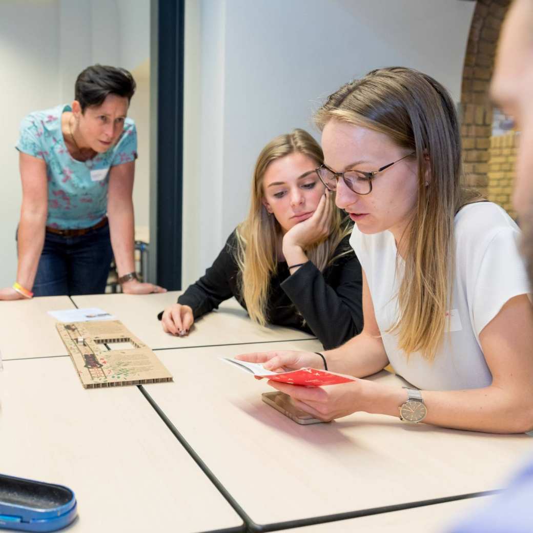 Studenten spelen het Kansen Keren spel