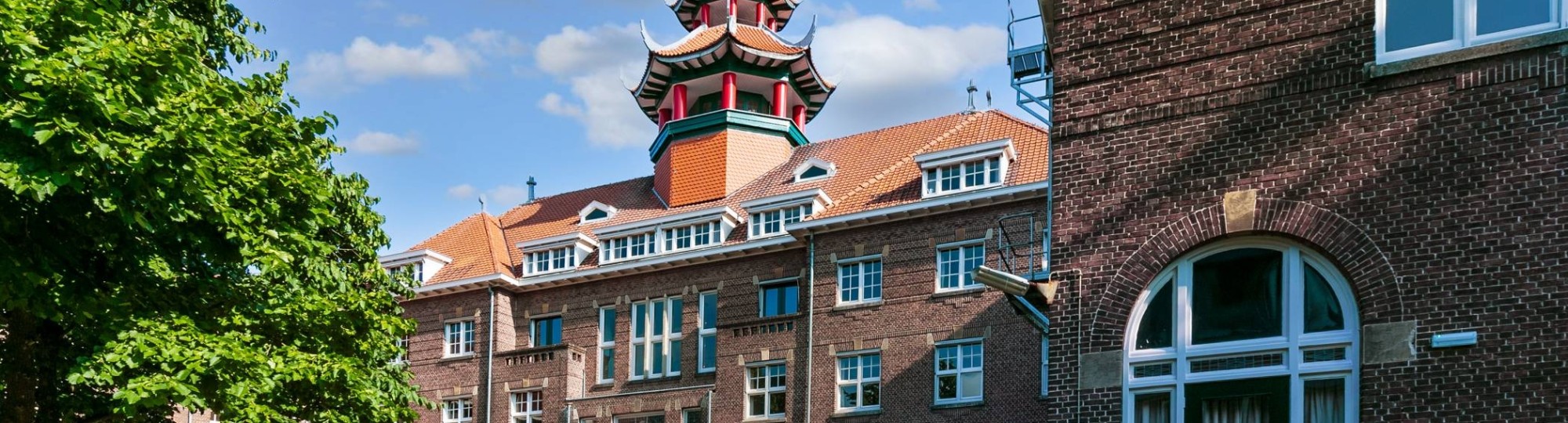 Nijmegen, Verlengde Groenestraat 75, Bisschop Hamerhuis, zonsondergang, torentje, zijaanzicht