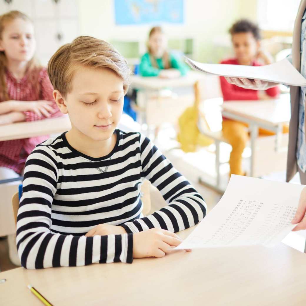 studenten werken samen in een onderzoek