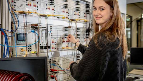 Masterstudent Sustainable Energy aan de slag met een simulatiesysteem voor energienetwerken