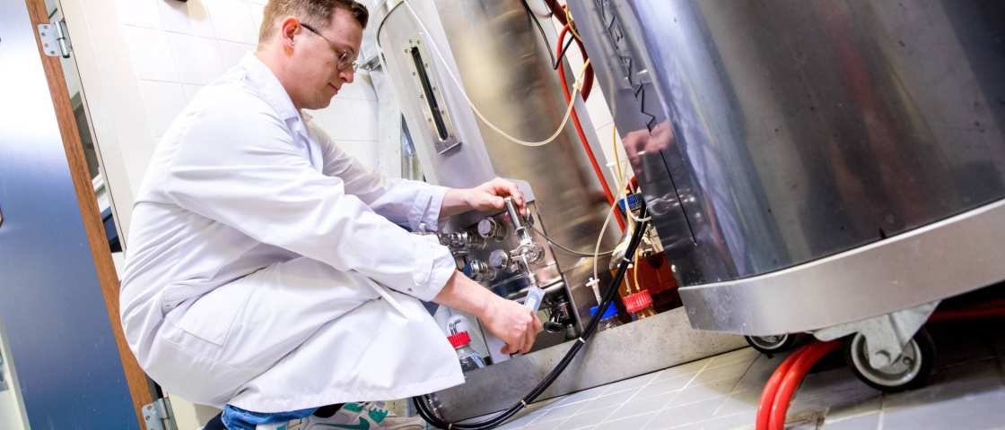 Werken met bioreactor in HAN BioCentre