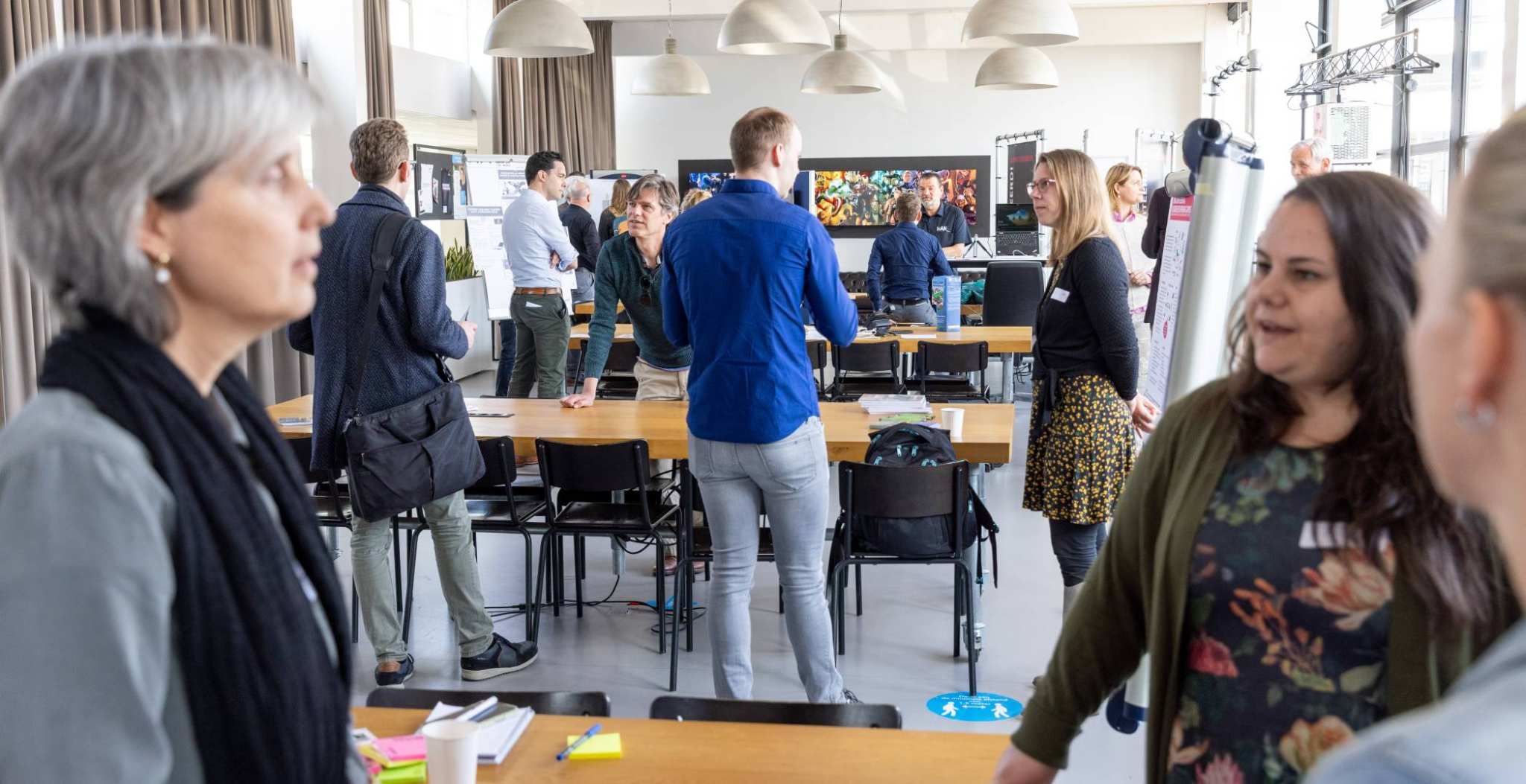 Presentatie van verschillende initiatieven voor duurzame bedrijfsvoering, tijdens de markt op HAN Unexpected slim schoon sociaal