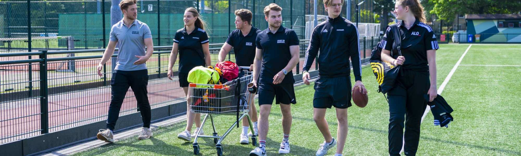 sport sportkunde alo studenten en docent in leslokaal of sportveld 2024