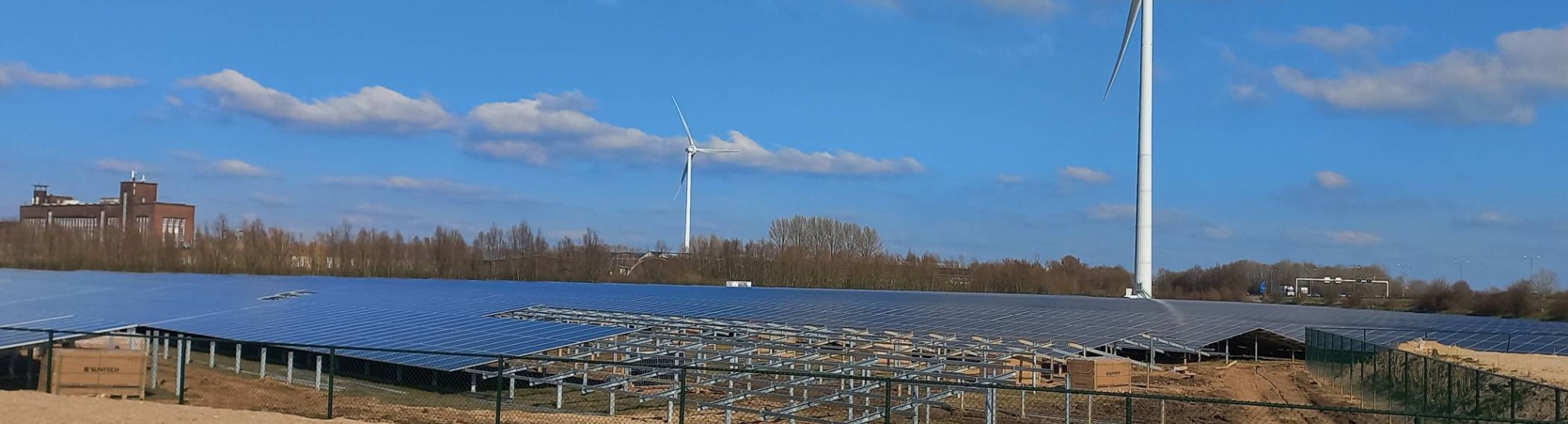 Windmolens en zonnepanelen Koningspleij