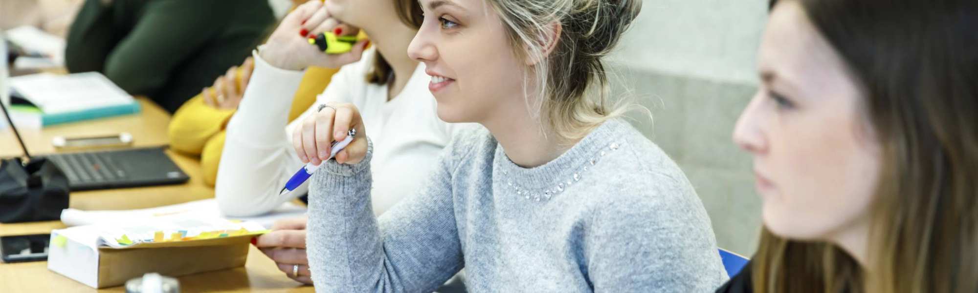 klas studenten klaslokaal lessituatie, FEM commerciele economie, accountancy