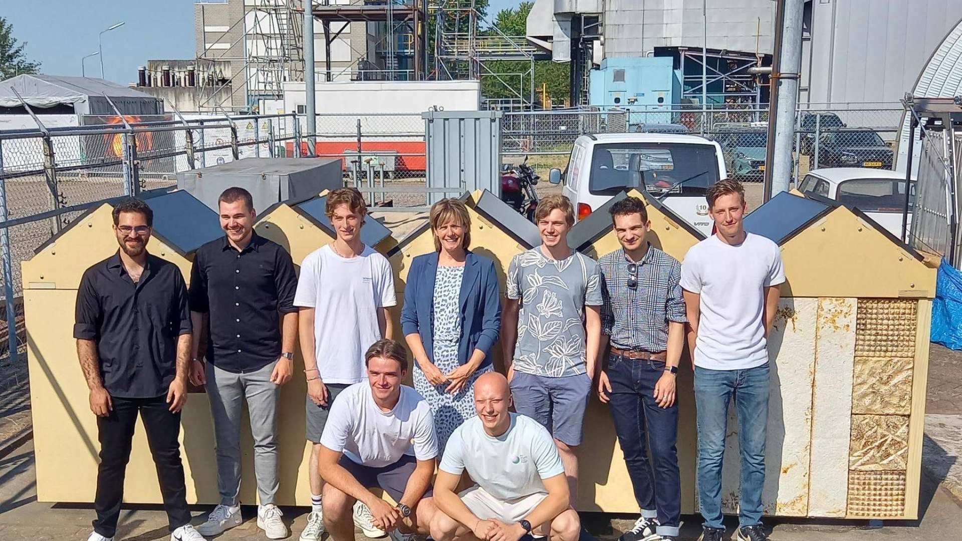 In het bijzijn van Gelders gedeputeerde Helga Witjes onthulde een groep HAN-studenten Werktuigbouwkunde (WTB) en Industrieel Product Ontwerpen (IPO) op 15 juni 2023 de 3.0 versie van InfraWall, een modulair biobased geluidscherm.