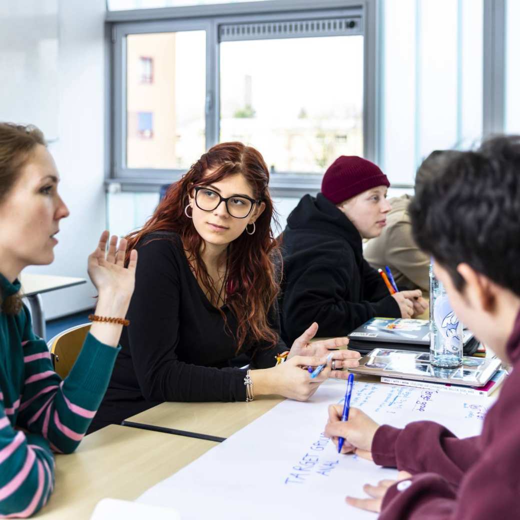 International Social Work, Docent student samenwerken college creatief