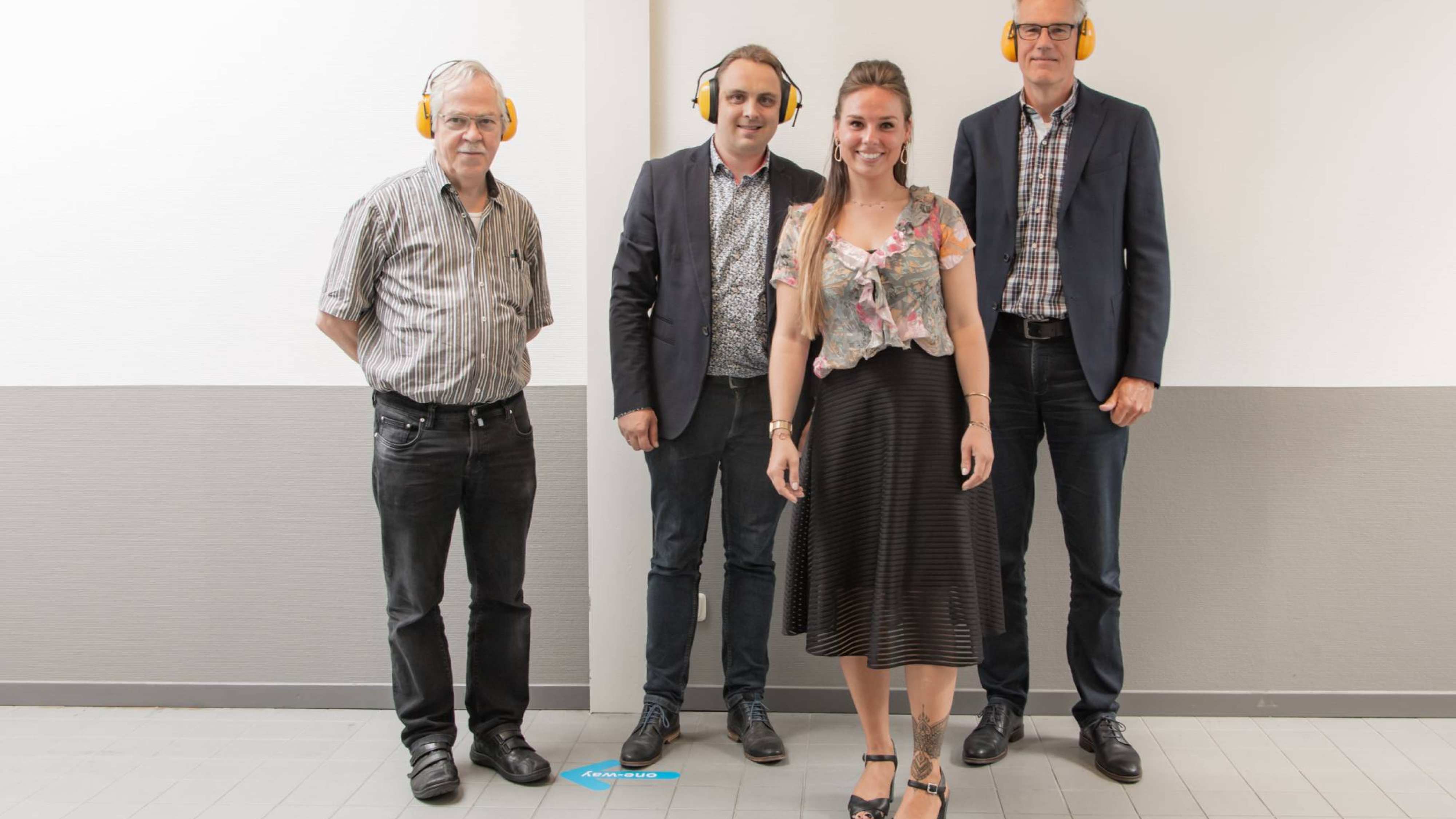 Groepsfoto examenpanel Bouwkunde deeltijd en student Vera van Dijk