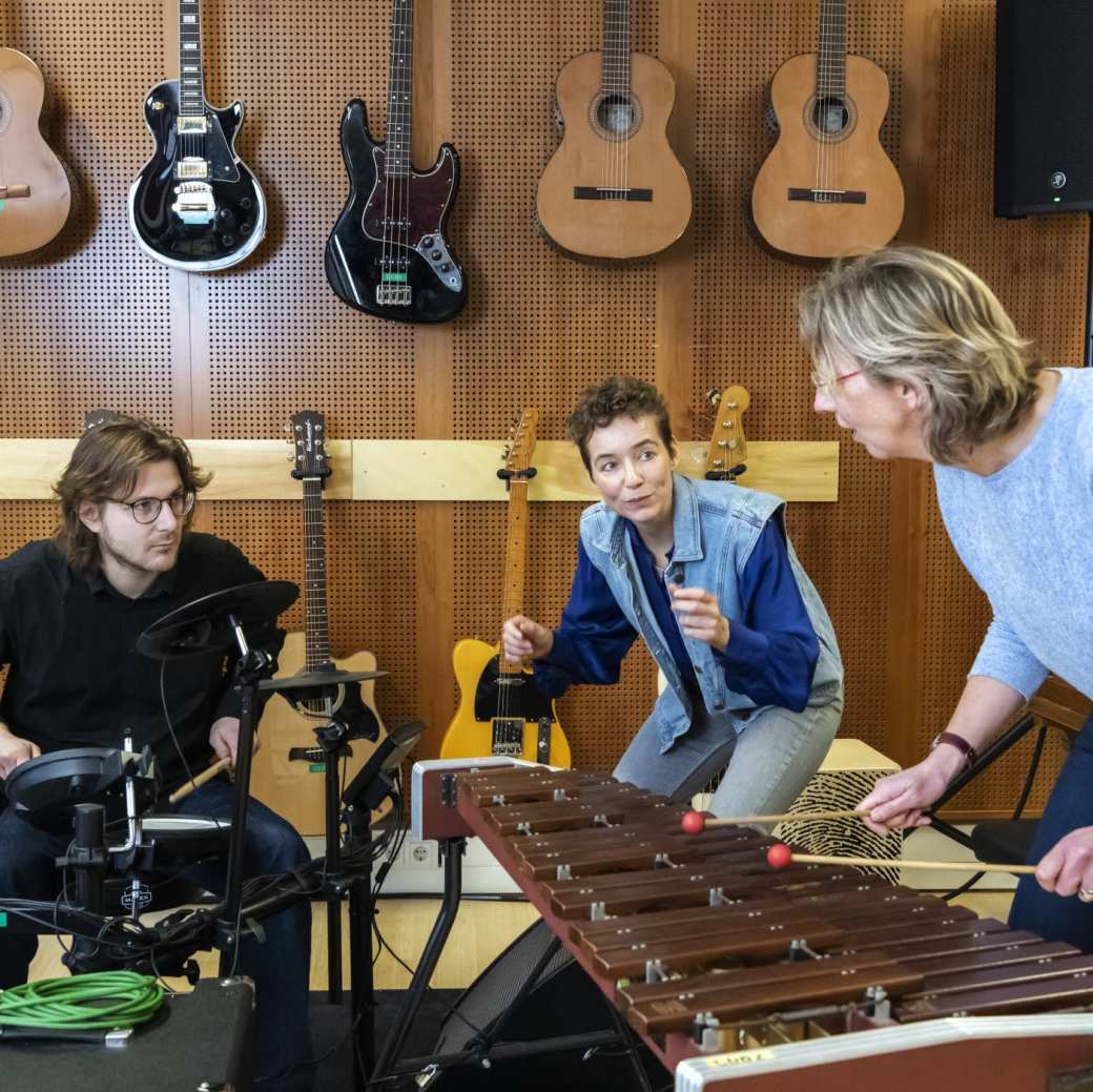 studenten muziektherapie tijdens les