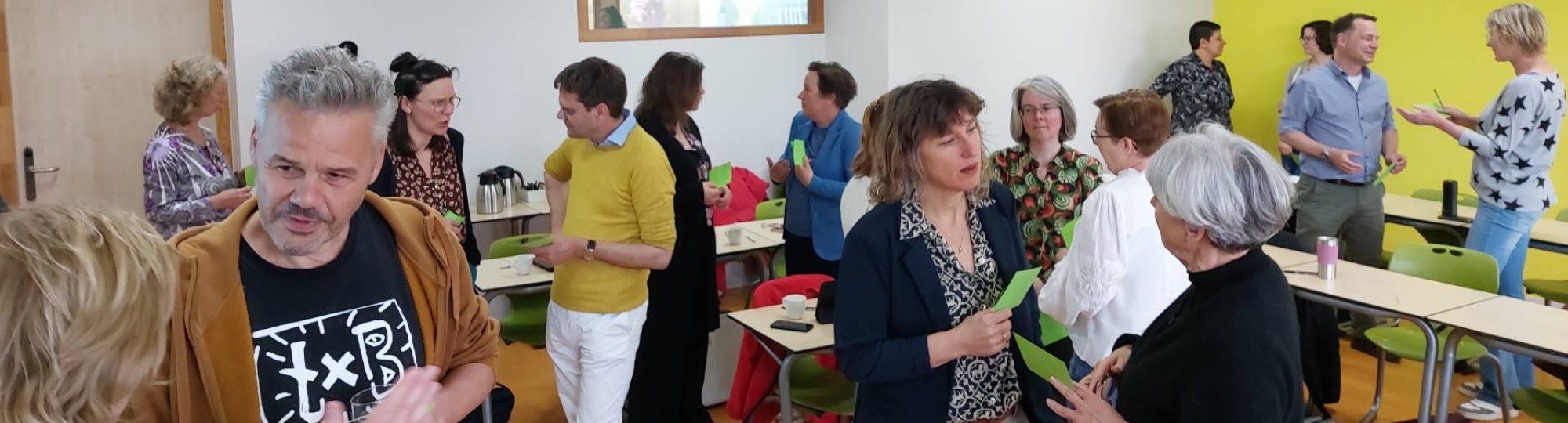 Een meet en greet tijdens de etalagebijeenkomst van de learning community Open Eind Leeromgeving