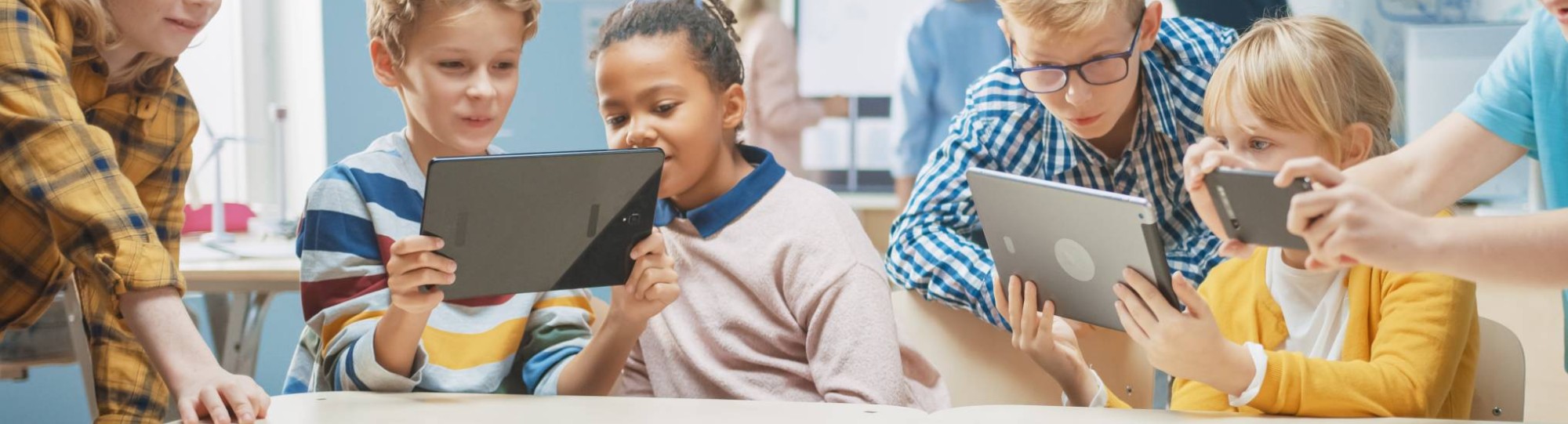 kinderen op laptop