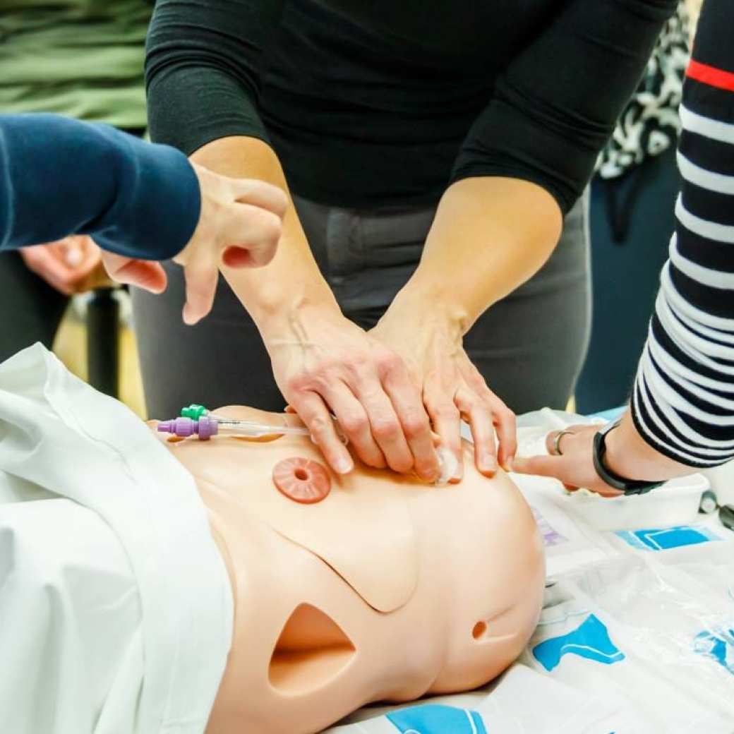 Technische thuiszorg studenten krijgen uitleg