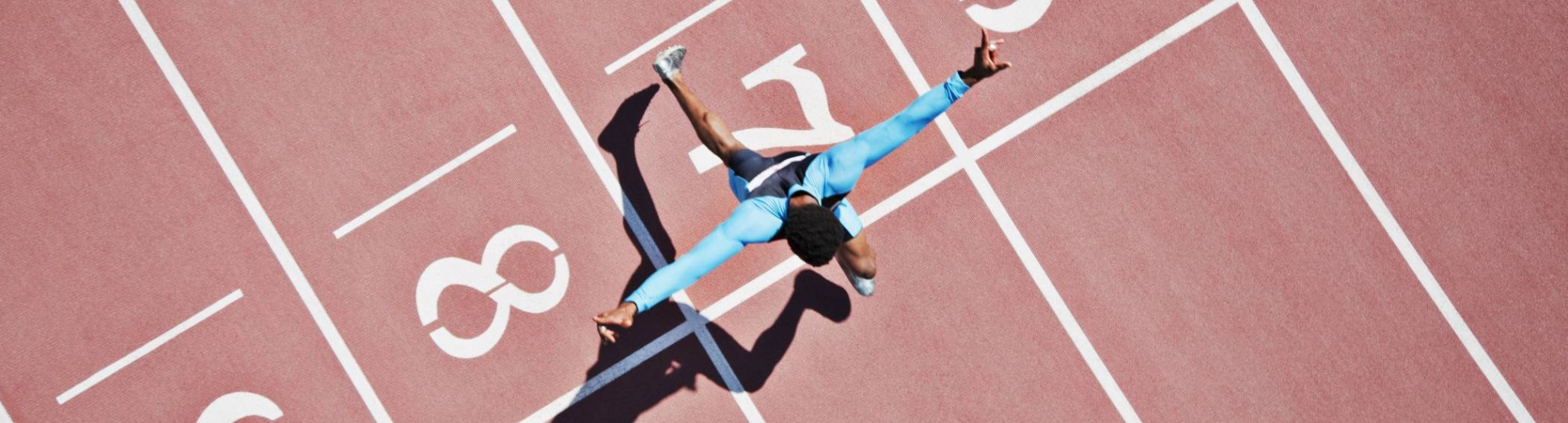 De finish over op een atletiekbaan