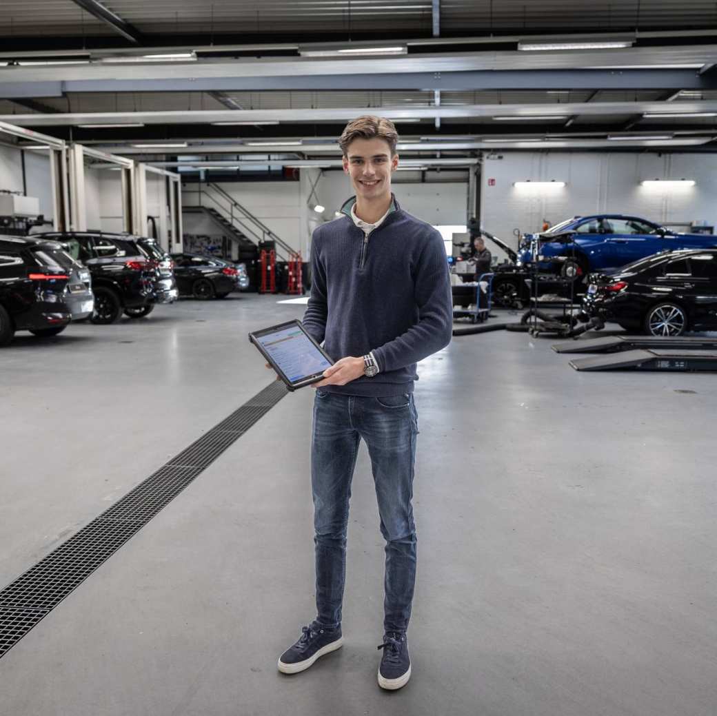 Sem is Automotive student aan de HAN en hij vindt de business kant erg interessant. BMW is zijn favoriete automerk.