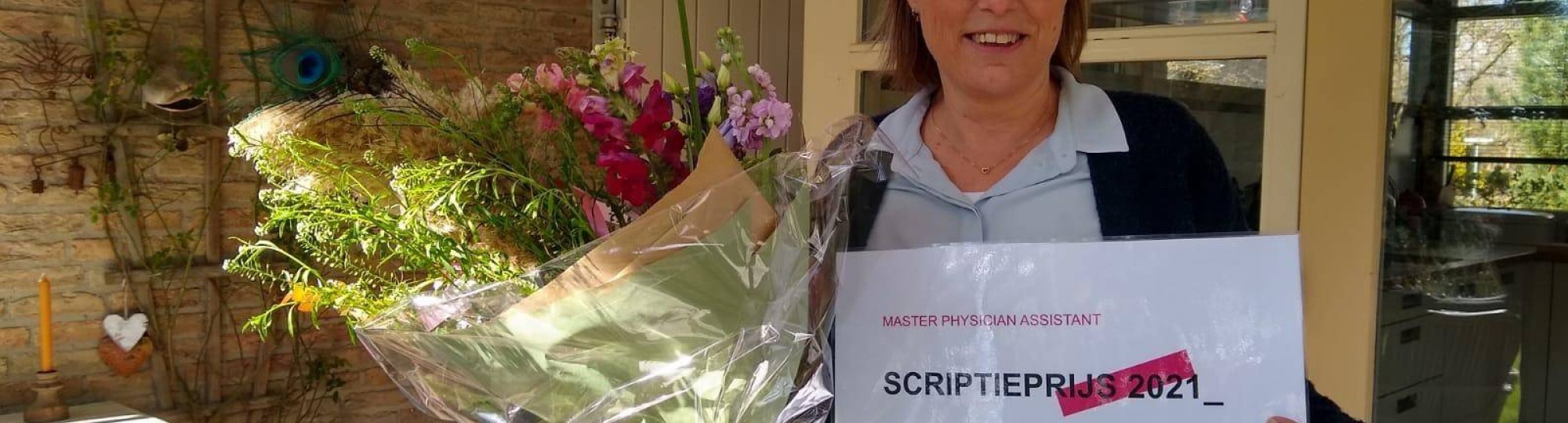 Marga Lurvink afgestudeerd MPA met scriptieprijs liggend portret