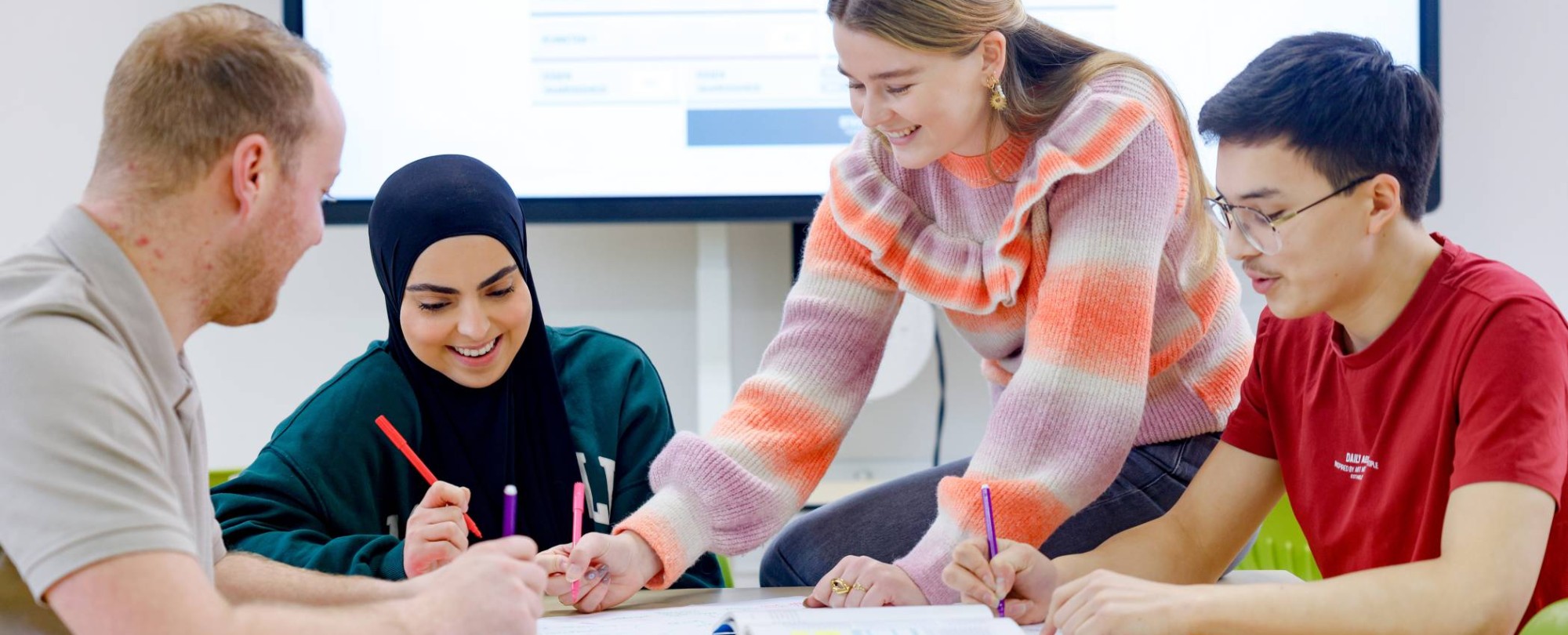 HAN Academie Educatie, Pabo, Pabo-ALO, ALPO, voltijd en deeltijd, studenten in lokaal werken samen aan project, 2024