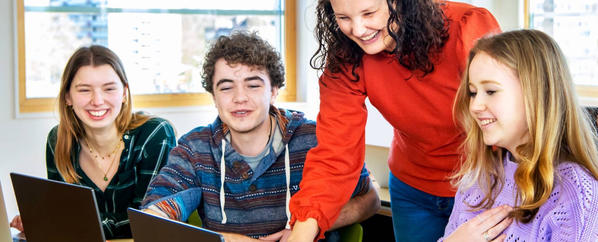 Leercoach en docent Sanne geeft onderwijs logopedie