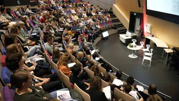 Toetsconferentie zaal publiek