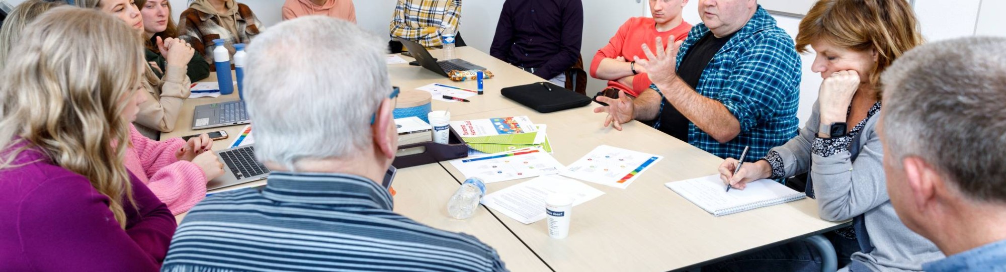 Burgers en professionals in gesprek over inwonerinitiatieven voor Samenredzaamheid