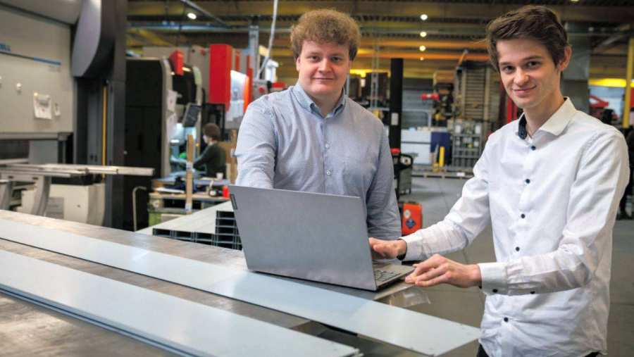 Sander Kregel en Ard Oudhuizen bij Verheij Metaal aan het werk vor stage Technische Bedrijfskunde