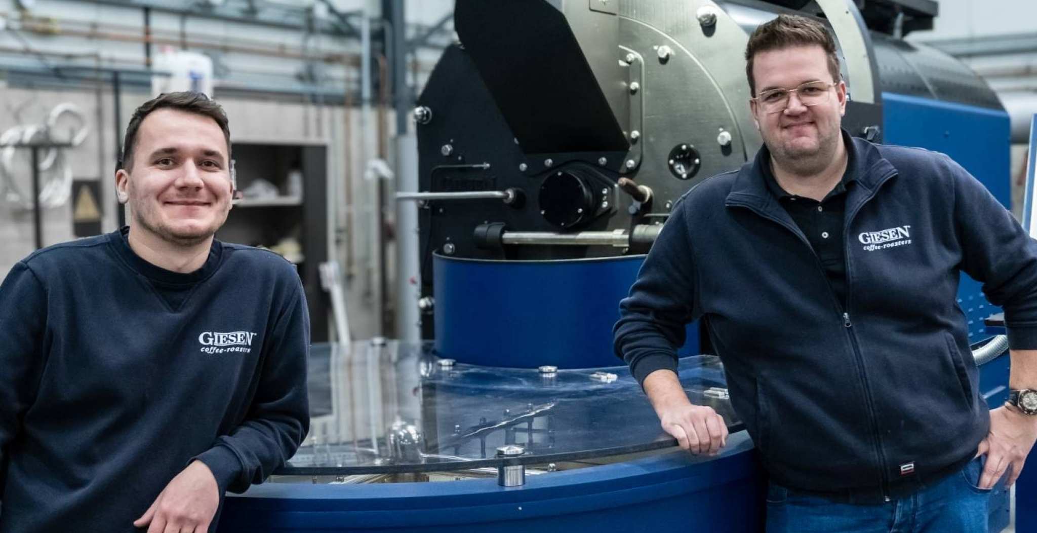 Bram Geurts en Davey Giesen voor een grote profesionele koffiebrander