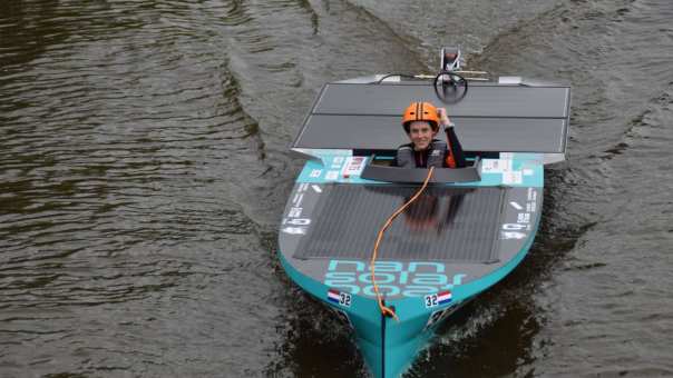 Vidal in de Young HAN Solarboat