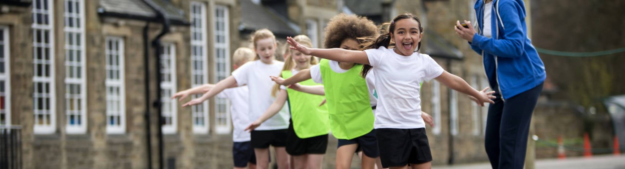 Kinderen op plein spelen