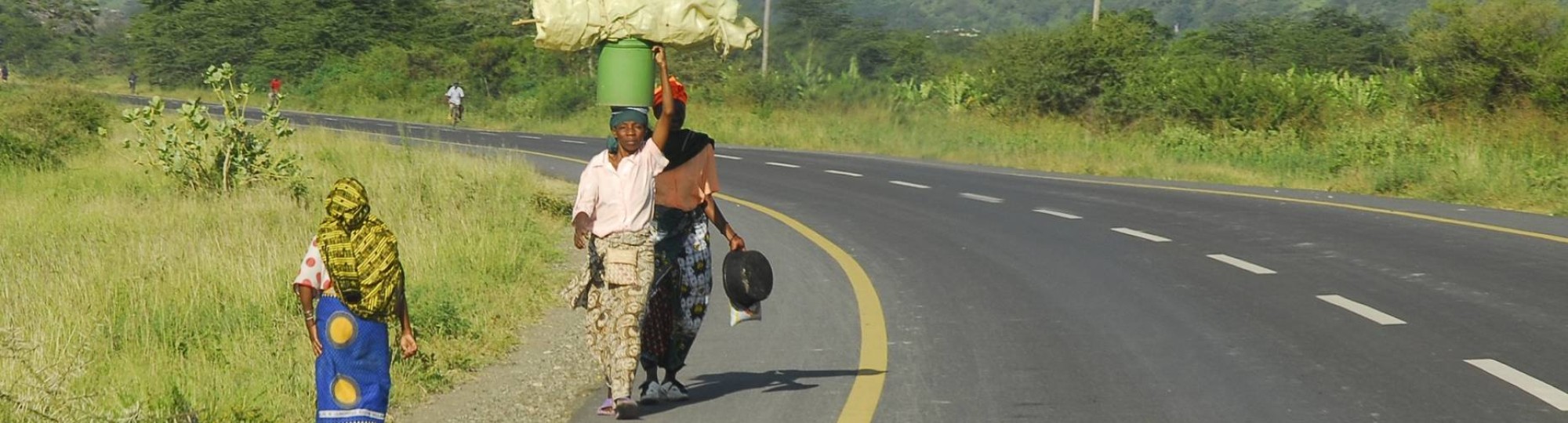 Mensen op de weg bij HAN Project Theewaterskloof TWK in Zuid-Afrika