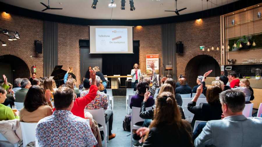 Bezoekers van het symposium Werkplaats Sociaal Domein Arnhem en Nijmegen van april 2022 in Fort Lent. 