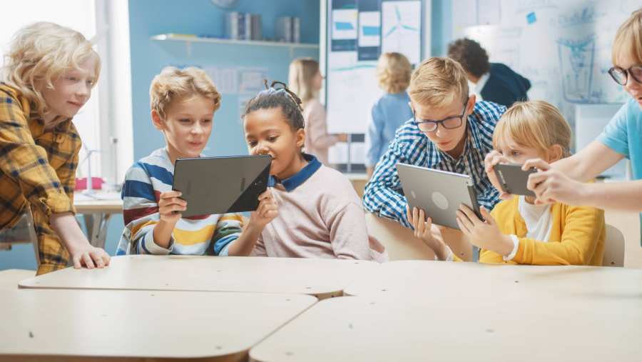 kinderen op laptop