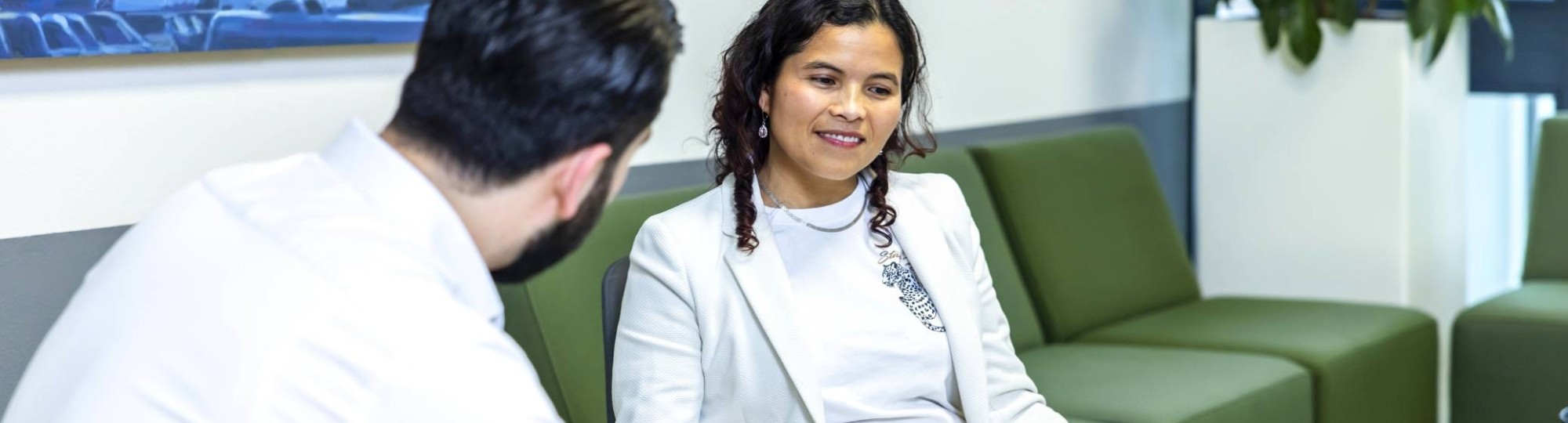 Foto van post-hbo-studenten van de financiële HAN-opleidingen (Academie Financieel Economisch Management)