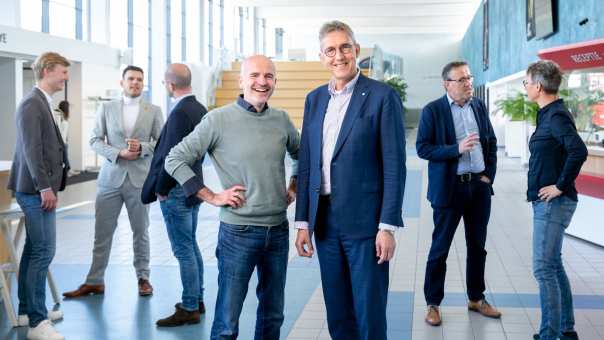 Teamfoto van het lectoraat lean waar lectoren Vincent Wiegel en Jannes Slomp centraal staan