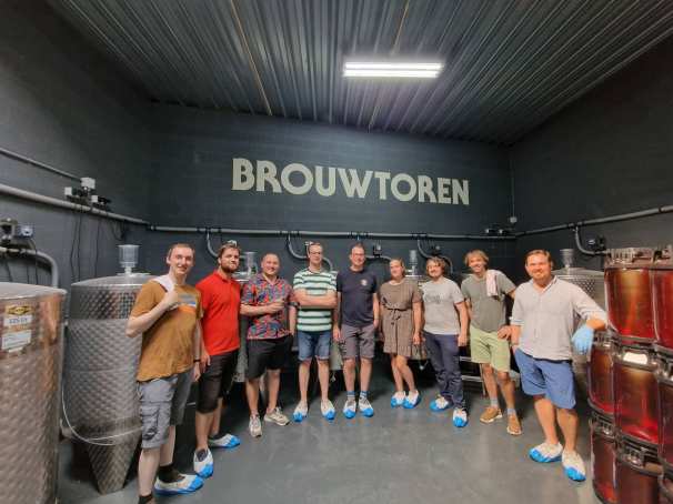 Het brouwproces van het HANZY PAI-biertje. Een AI-biertje dat weggegeven is tijdens de installatie van letor Erwin Folmer.