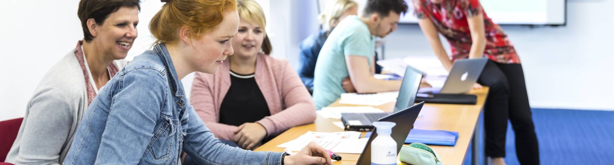 Studenten aan het werk tijdens een les