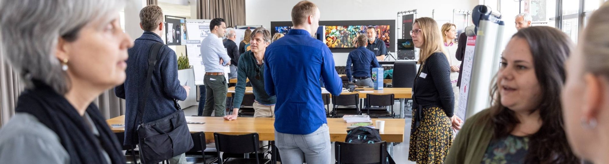 Presentatie van verschillende initiatieven voor duurzame bedrijfsvoering, tijdens de markt op HAN Unexpected slim schoon sociaal