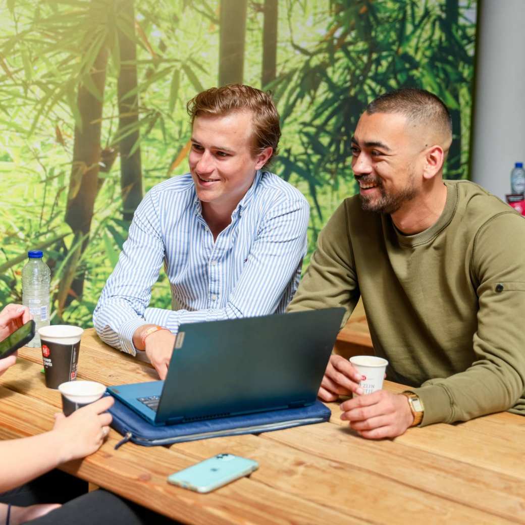 Data science studenten met laptop