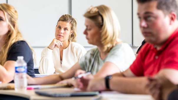 Studenten van de master pedagogiek volgen een les op de groenewoudseweg