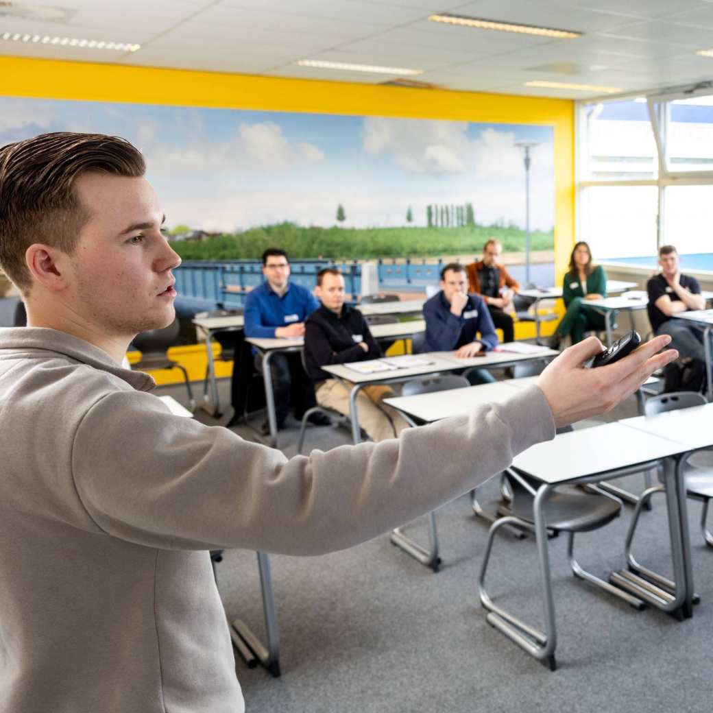 Een student presenteert zijn verbeterproject tijdens het HAN Lean Event 2024