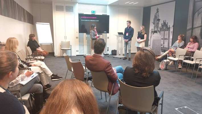 workshop op het vereniging hogescholen congres 2024 over multidisciplinair samenwerken tijdens het toegankelijke mondzorgproject van o.a. lectoraat human communication development.